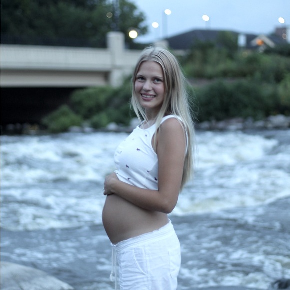 Meet your Posher, Skylene - Picture 1 of 1